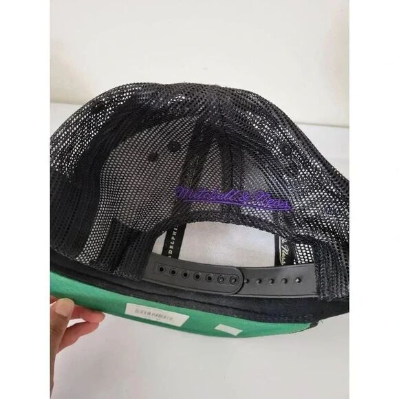 Men's Mitchell & Ness Black Toronto Raptors Hardwood Classics Breakaway Trucker - Picture 4 of 7